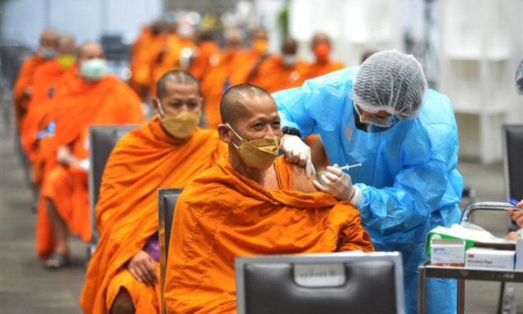 COVID-19 tại ASEAN hết 1/8: Vượt 150.000 ca tử vong; Campuchia tiêm trộn vaccine mũi 3