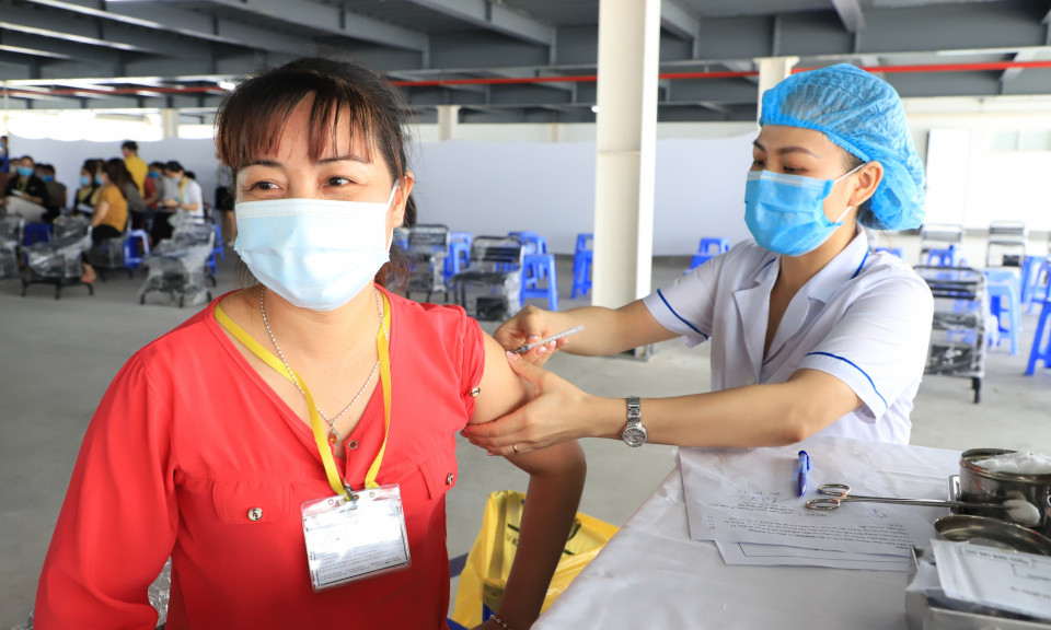 Ưu tiên tiêm vắc-xin phòng Covid-19 cho người lao động