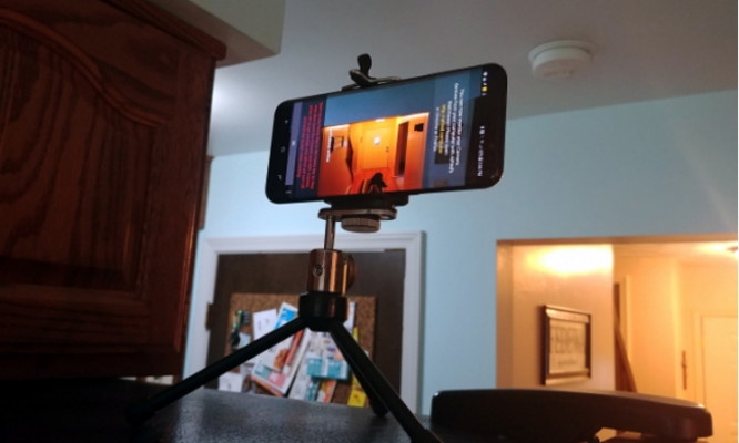 Dùng điện thoại cũ làm camera giám sát trong nhà