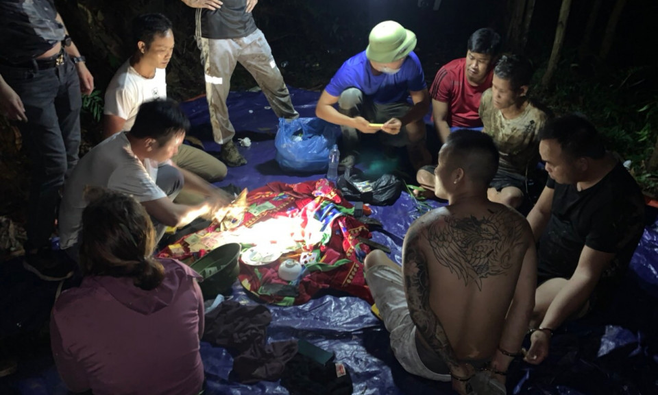 Triệt phá ổ nhóm đánh bạc trong rừng sâu