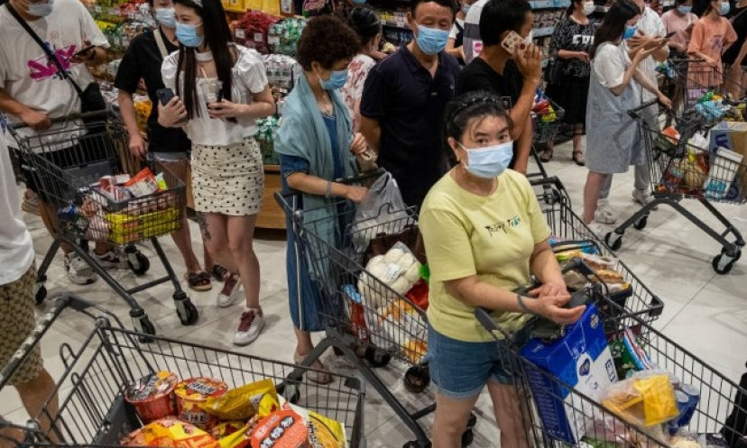 COVID-19 trở lại tấn công Vũ Hán, dân đổ xô đi siêu thị tích đồ vì lo phong tỏa