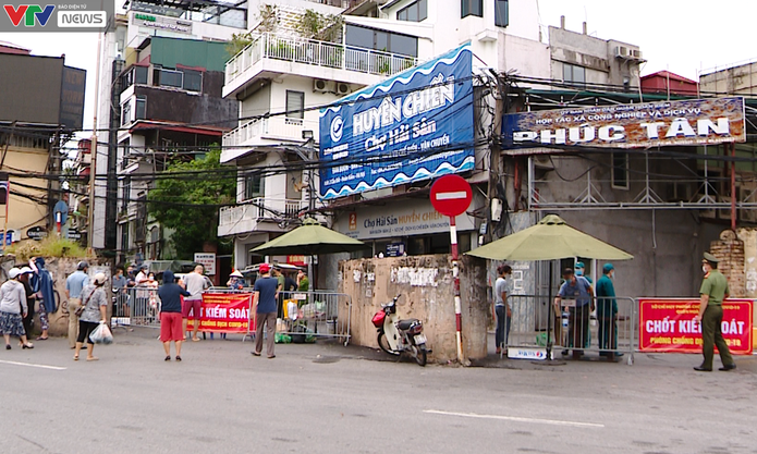Hà Nội ghi nhận thêm 24 ca dương tính mới, trong đó 16 ca tại cộng đồng