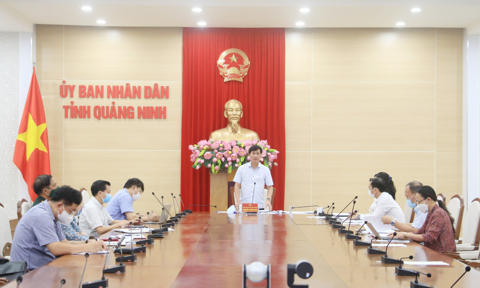 UBND tỉnh họp triển khai công tác tiêm phòng vắc-xin Covid-19