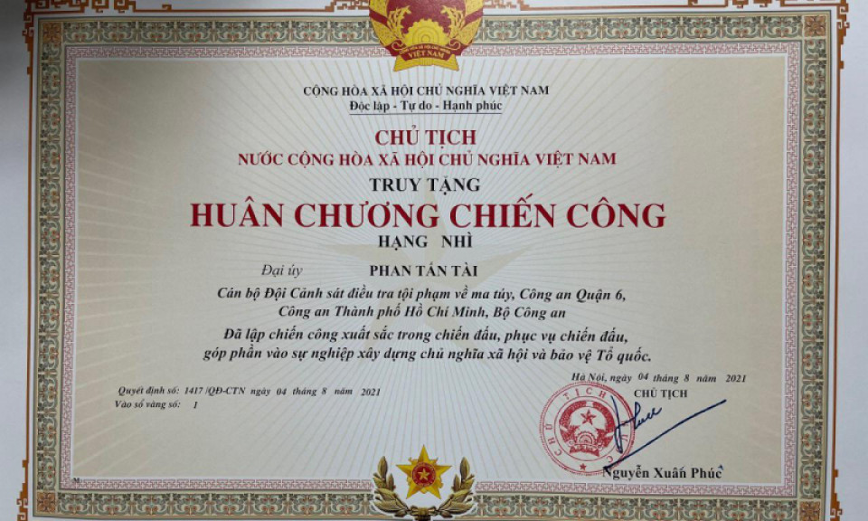 Truy tặng Huân chương Chiến công hạng Nhì cho Đại úy hy sinh ở Quận 6