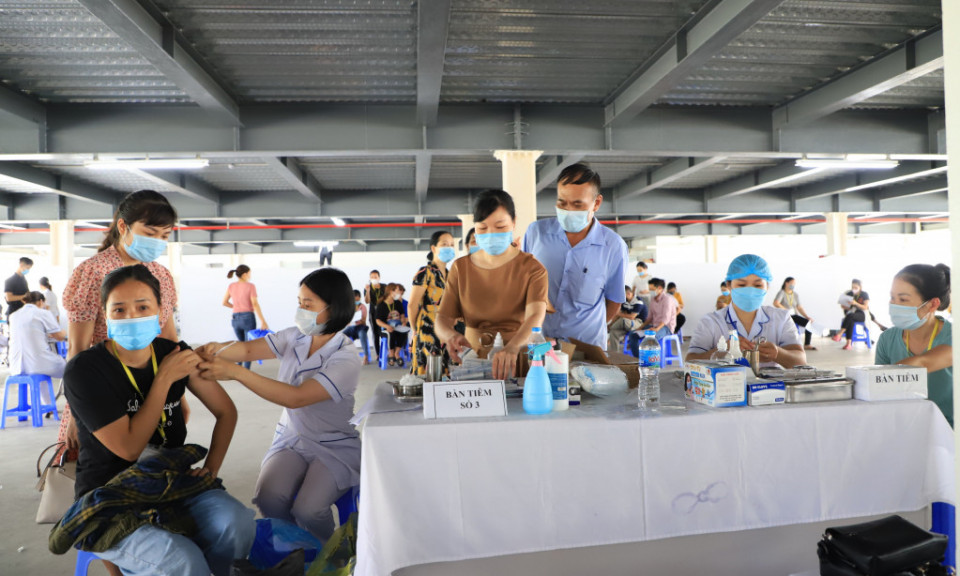 Industrial workers in Quang Ninh given priority in Covid-19 vaccination