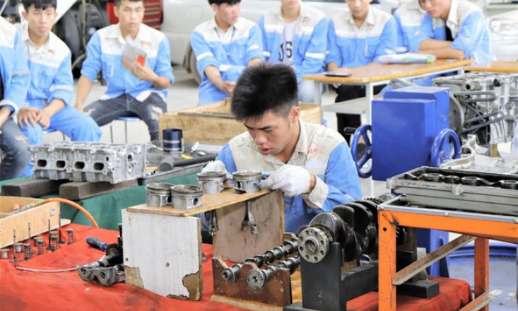 Vì sao đủ điểm đỗ đại học, nhiều học sinh vẫn rẽ hướng… học nghề? 