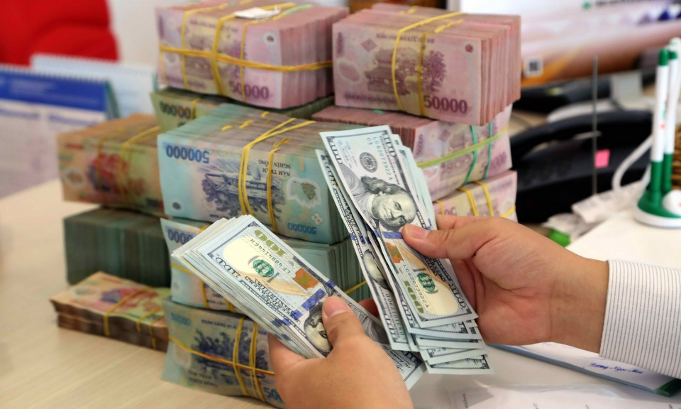 Giá USD hôm nay 6.8.2021: Ngân hàng giảm giá đôla Mỹ, tự do tiếp tục tăng