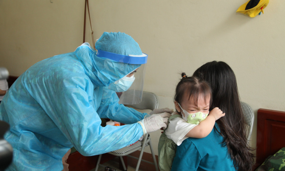  Bác sĩ quân y gương mẫu trên tuyến đầu chống dịch