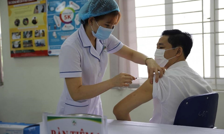 Không cần tiêm lại từ đầu vaccine COVID-19 nếu tiêm mũi 2 chậm