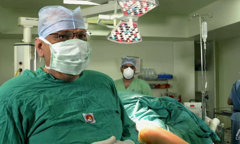 Phẫu thuật kéo chân để tăng chiều cao có đáng để mạo hiểm?