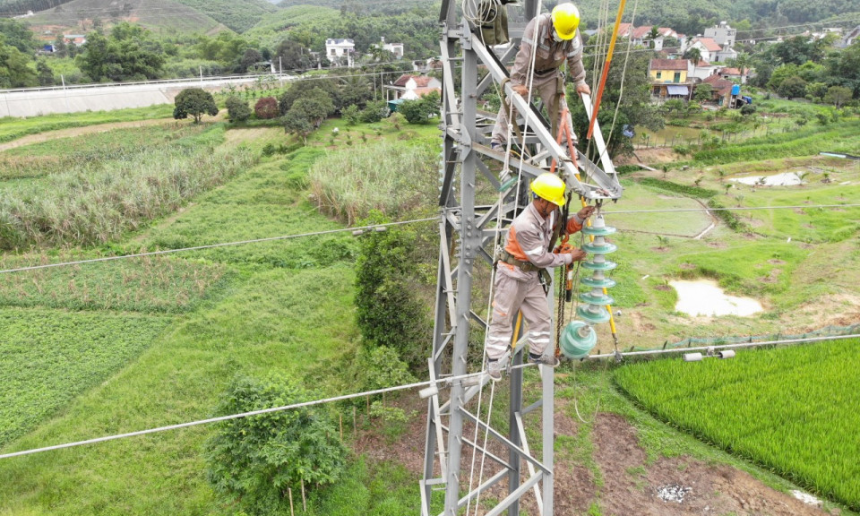 Nắng nóng 38 - 40°C - Lượng điện tiêu thụ trên địa bàn tỉnh Quảng Ninh tăng cao