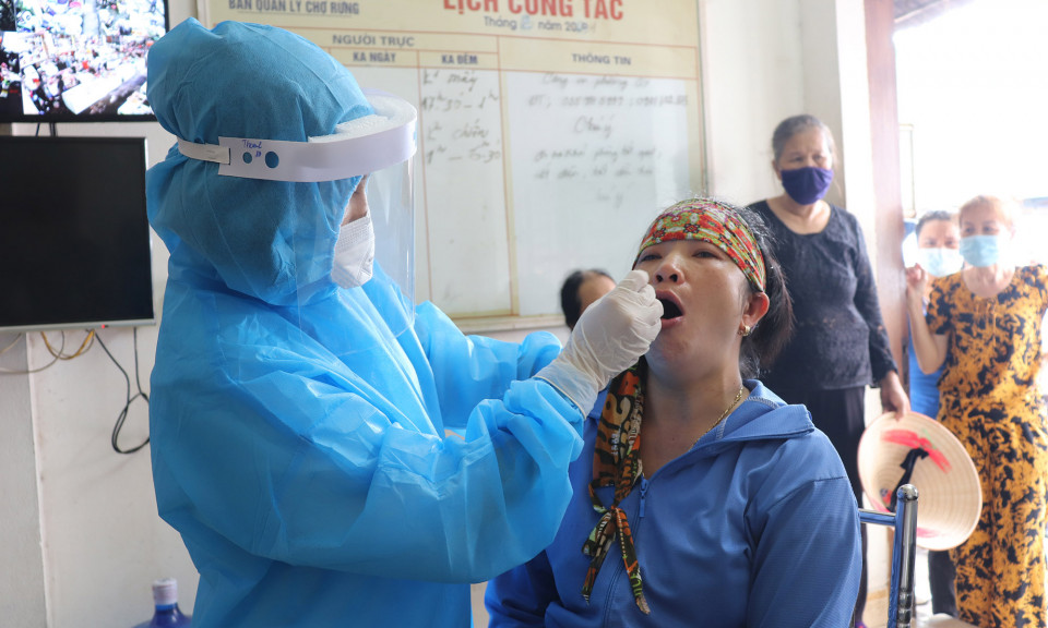Quảng Ninh: Xét nghiệm sàng lọc tầm soát diện rộng người có nguy cơ nhiễm SARS-CoV-2