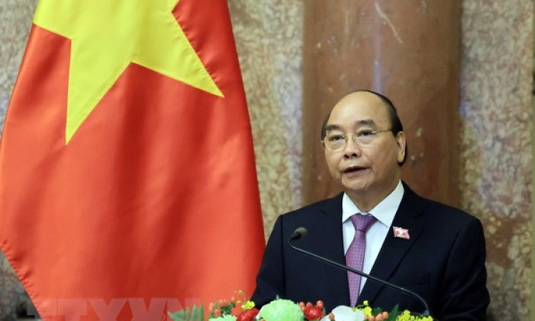 Chủ tịch nước Nguyễn Xuân Phúc lên đường thăm hữu nghị chính thức Lào