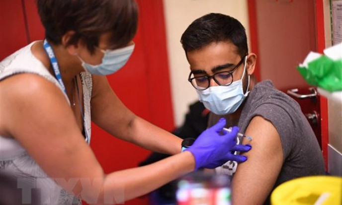 Mũi tiêm vaccine thứ 3 của Pfizer có tác dụng phụ tương tự mũi thứ 2