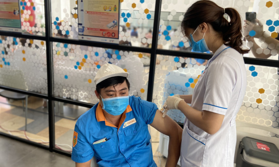 Industrial workers in Quang Ninh given priority in Covid-19 vaccination