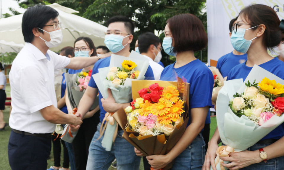 Quang Ninh doctors and nurses volunteer to work at Tay Ninh