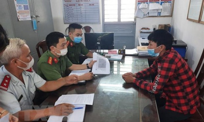 Hai tài khoản Facebook bị xử phạt vì chia sẻ tin về 'bác sỹ Khoa'