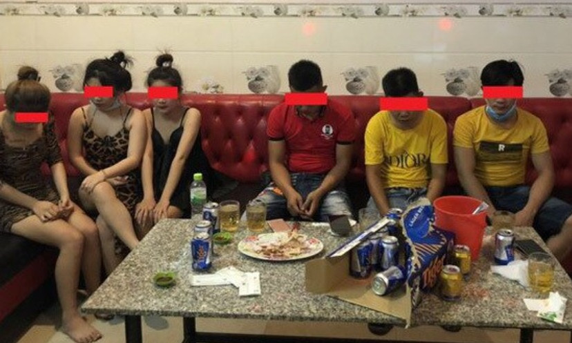Hát karaoke, 8 người bị phạt gần 120 triệu đồng