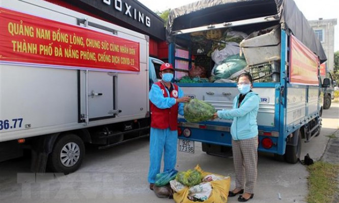 Hỗ trợ người dân trong các khu phong tỏa do dịch COVID-19