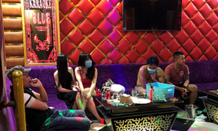 18 nam nữ ở Quảng Nam hát, chơi ma túy trong quán karaoke đóng kín cửa