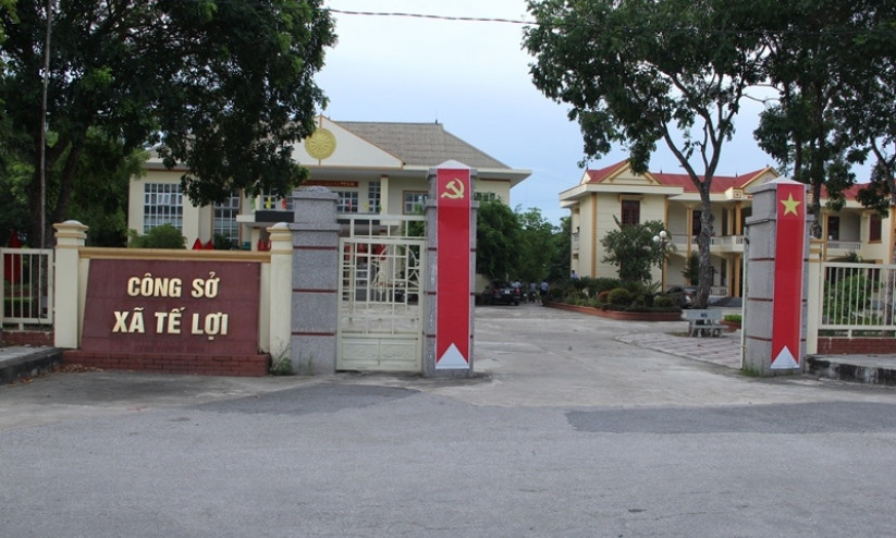 Thanh Hóa tạm đình chỉ công tác 4 cán bộ xã đánh bài