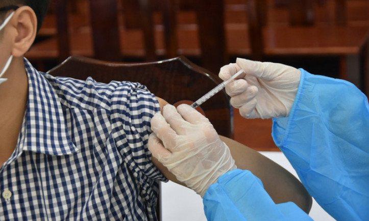 Người đã tiêm vaccine đối mặt với COVID-19 như thế nào?