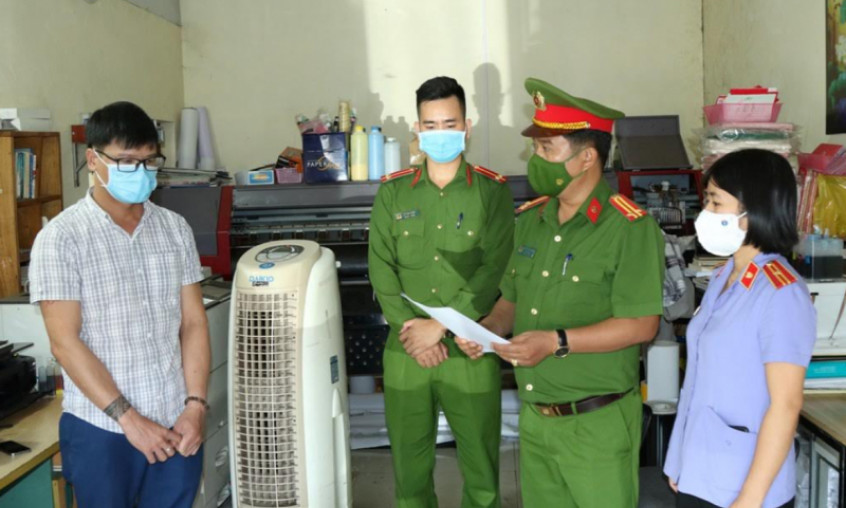 Khởi tố đối tượng làm giả 66 lệnh vận chuyển