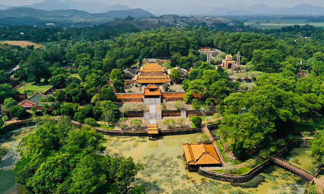 Hue closes all tourist destinations, bans gatherings of 20+
