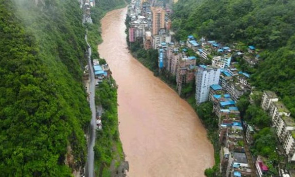 Khám phá Diêm Tân, thành phố hẹp nhất thế giới ở Trung Quốc