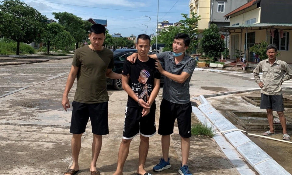 Bắt quả tang đối tượng tàng trữ trái phép chất ma túy