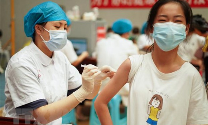 Hơn một nửa dân số Trung Quốc đã tiêm đủ 2 mũi vaccine COVID-19