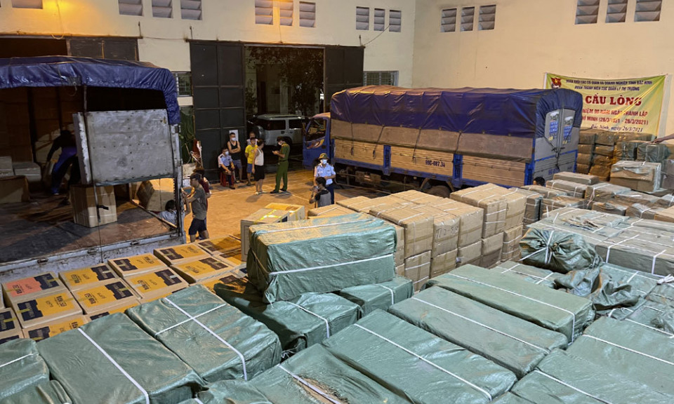 Tạm giữ kho hàng hơn 50 tấn của ông chủ Trung Quốc tại Bắc Ninh