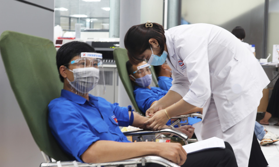 Gần 400 ĐVTN Đoàn Than Quảng Ninh tham gia hiến máu tình nguyện