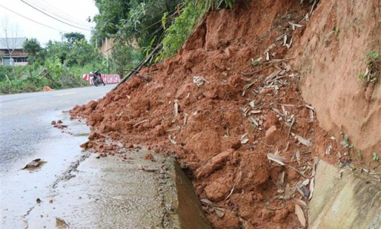 Vùng núi, trung du Bắc Bộ có nơi mưa to, đề phòng lũ quét, sạt lở đất