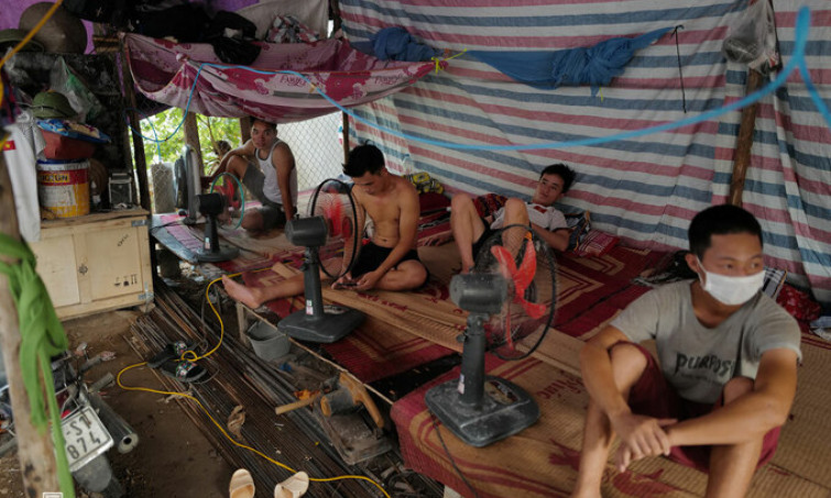 Đề nghị 23 địa phương miễn tiền điện, nước cho lao động khó khăn