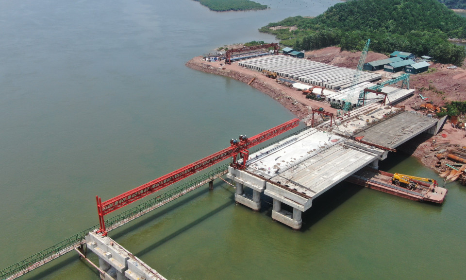 Xây dựng hệ thống kết cấu hạ tầng đồng bộ, tạo động lực phát triển kinh tế - xã hội