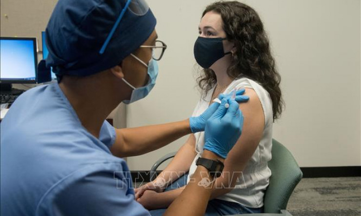Mỹ sẽ chính thức khuyến nghị người dân tiêm vaccine mũi 3 ngừa COVID-19