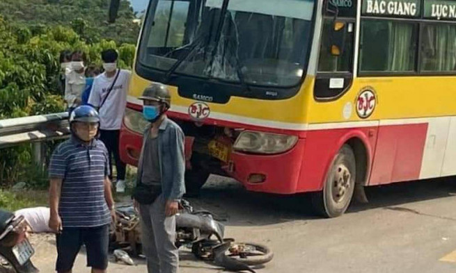 Va chạm mạnh với xe buýt đi ngược chiều, người đàn ông tử vong
