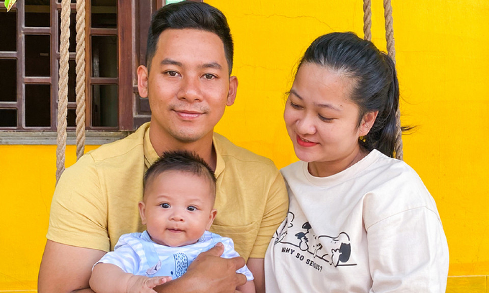 Gia đình trẻ 'bỏ phố về biển' mở homestay