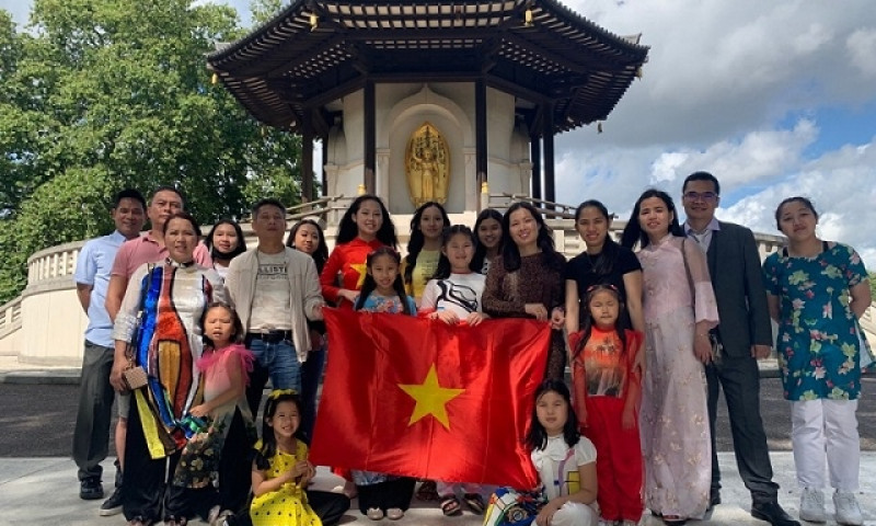 Vietnamese in UK join hands to help homeland fight COVID-19 pandemic