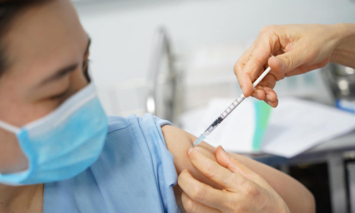 Điều gì sẽ xảy ra nếu tiêm vaccine khi nhiễm COVID-19?