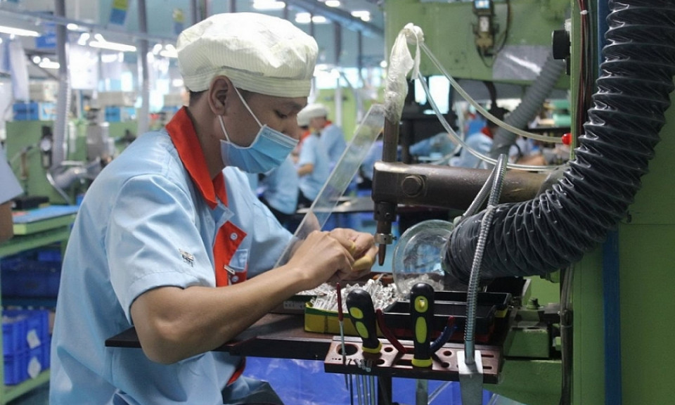 Doanh nghiệp sản xuất gặp khó trăm bề