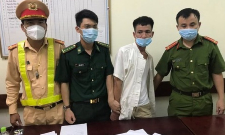 Trang bị súng để buôn ma túy từ Lào về Việt Nam