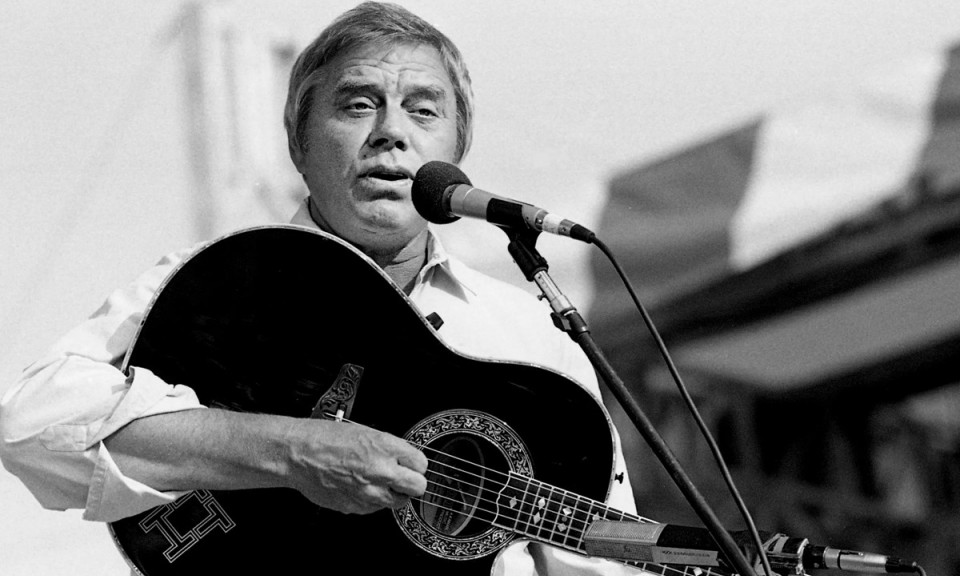 Nghệ sỹ nhạc đồng quê nổi tiếng Tom T. Hall qua đời ở tuổi 85