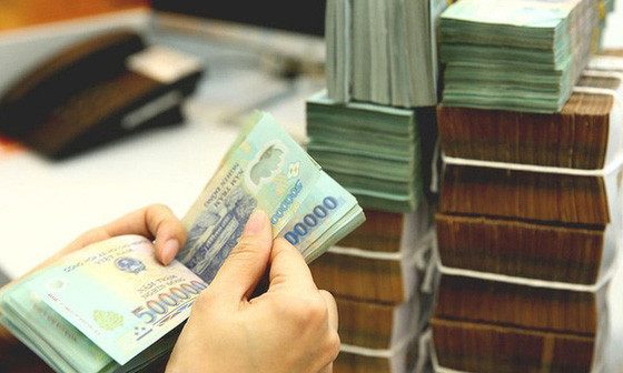 Ngân hàng liên tiếp công bố giảm lãi suất hỗ trợ khách hàng