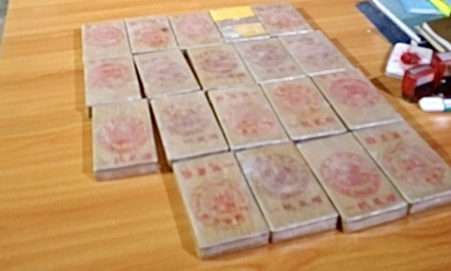 Bắt đối tượng vận chuyển 19 bánh heroin ở Điện Biên