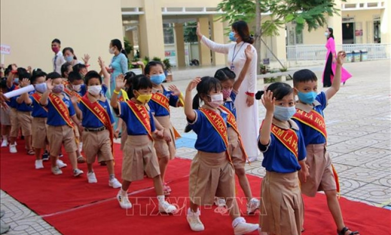 HCM City school kids seem set for online lessons through 1st term