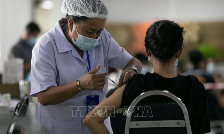 Lào hướng tới chủ động sản xuất vaccine ở trong nước
