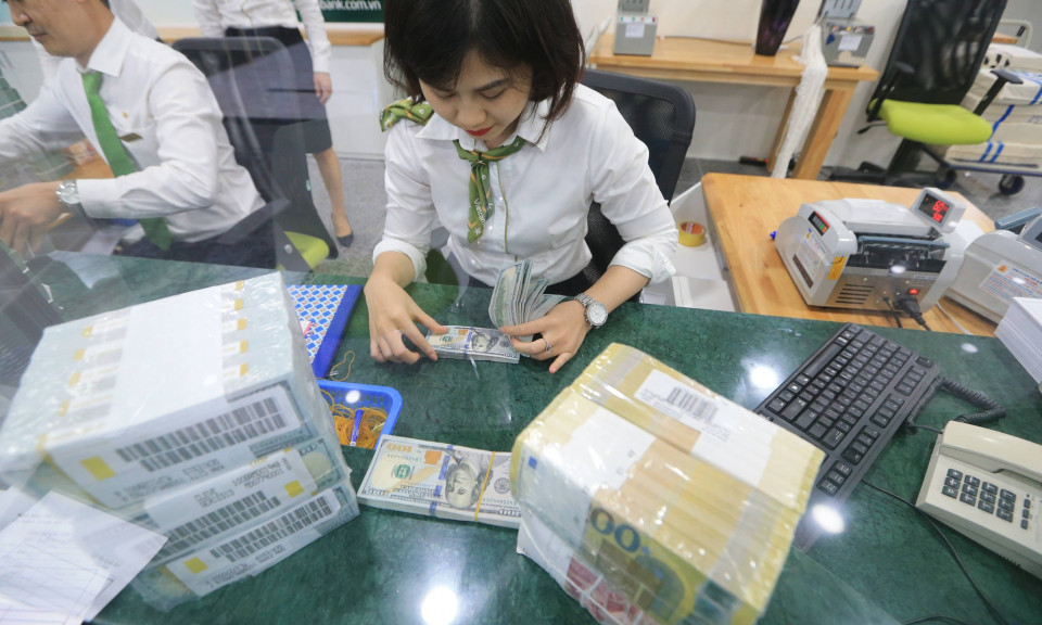 Giá USD hôm nay 23.8.2021: Đô la ngân hàng và tự do cùng tăng