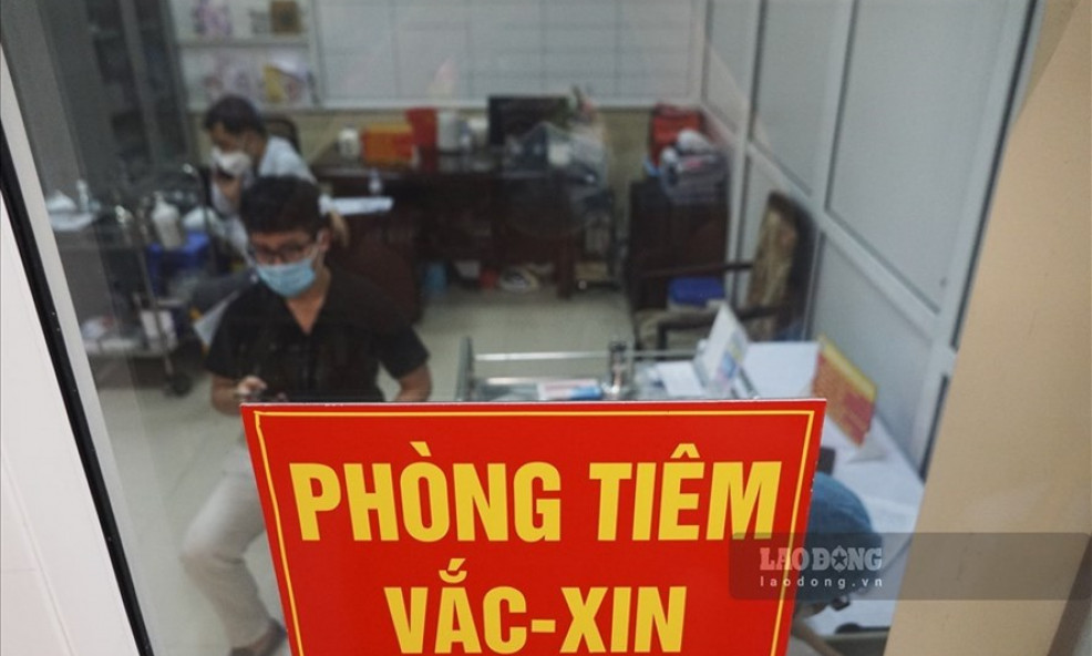 Hà Nội đình chỉ công tác cán bộ liên quan đến vụ tiêm vaccine thần tốc